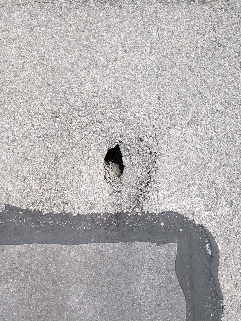 The photograph attached to this roading/streets report