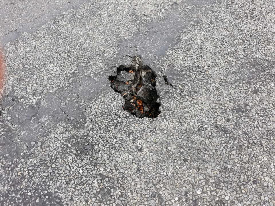 The photograph attached to this roading/streets report