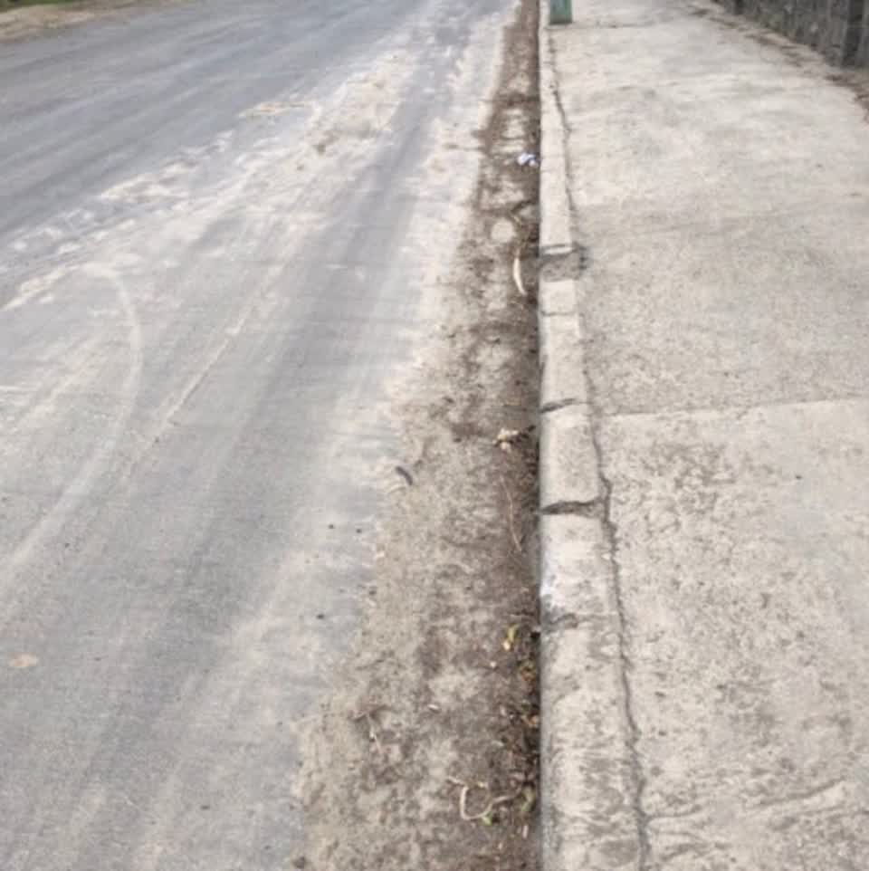 The photograph attached to this roading/streets report