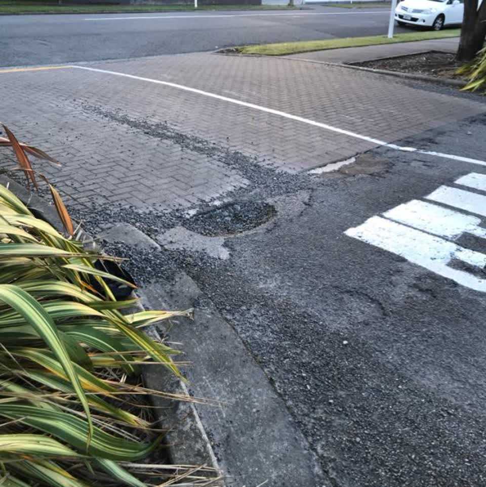 The photograph attached to this roading/streets report