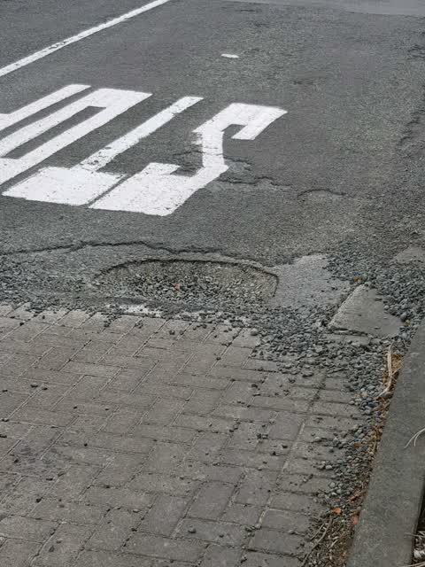 Roading/Streets, a report photo