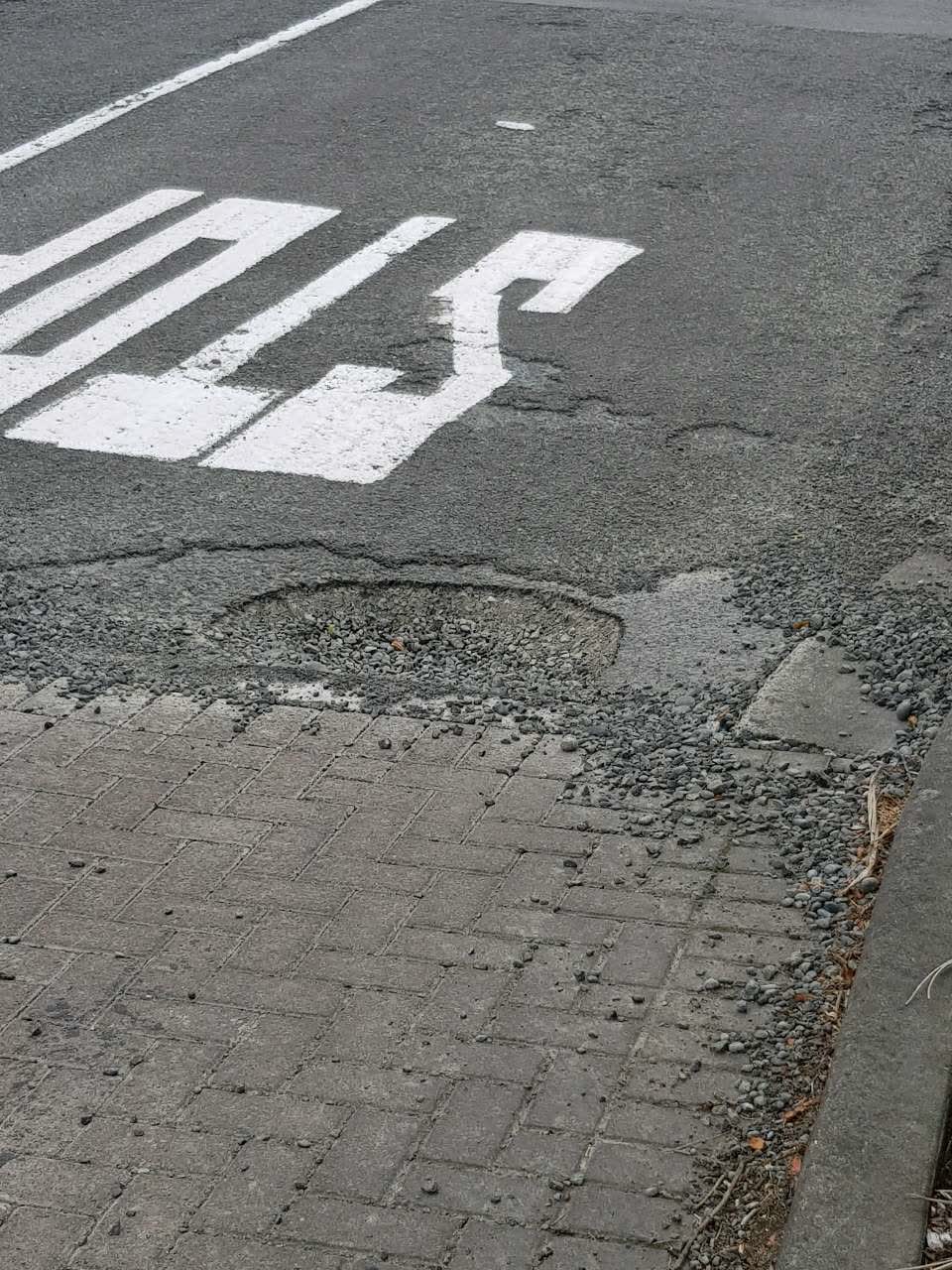 The photograph attached to this roading/streets report