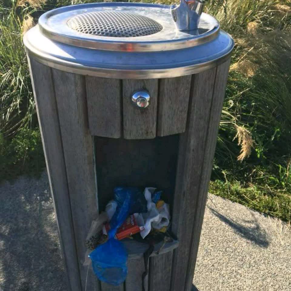 The photograph attached to this rubbish/recycling report