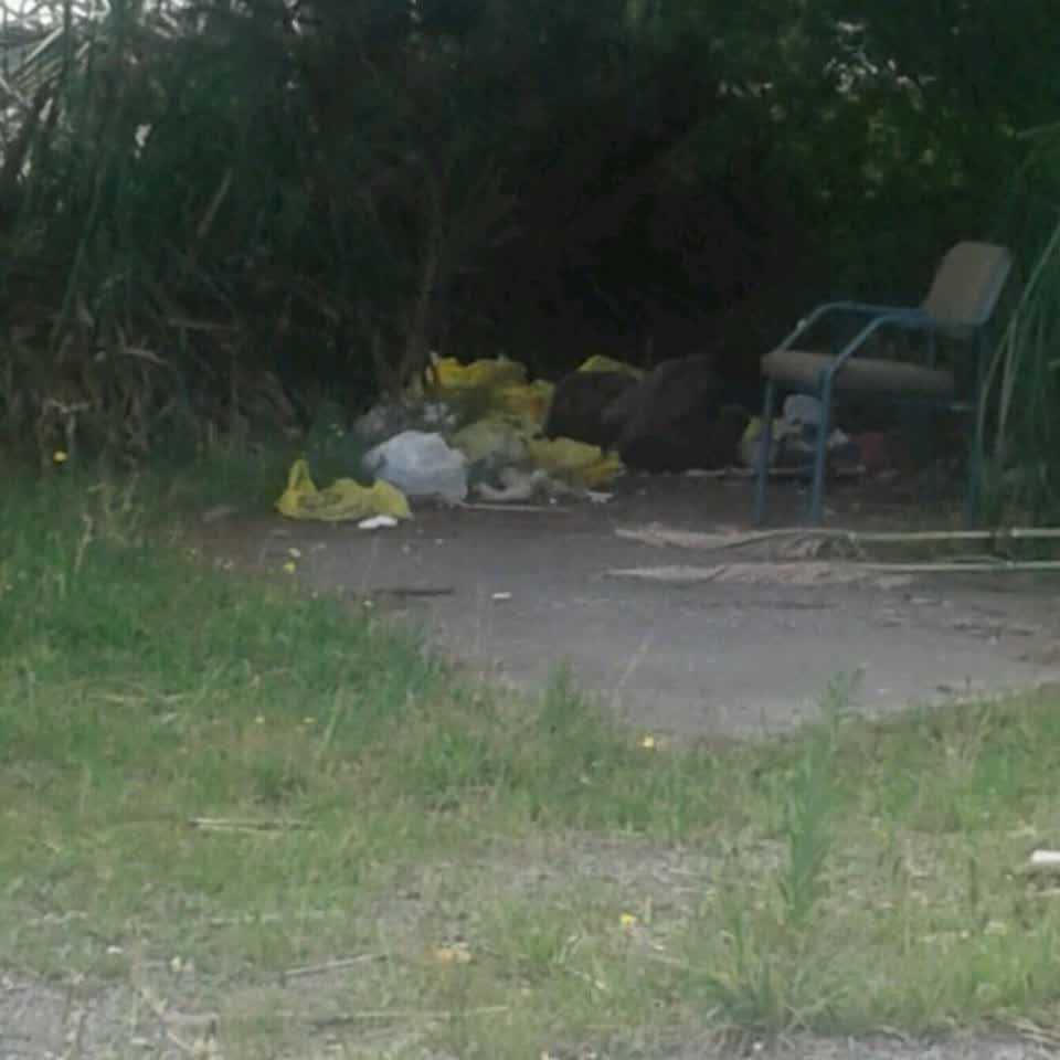 The photograph attached to this rubbish/recycling report