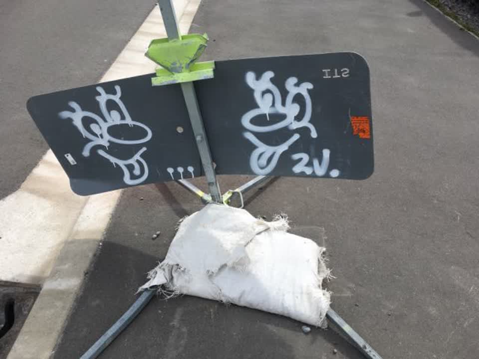The photograph attached to this graffiti report