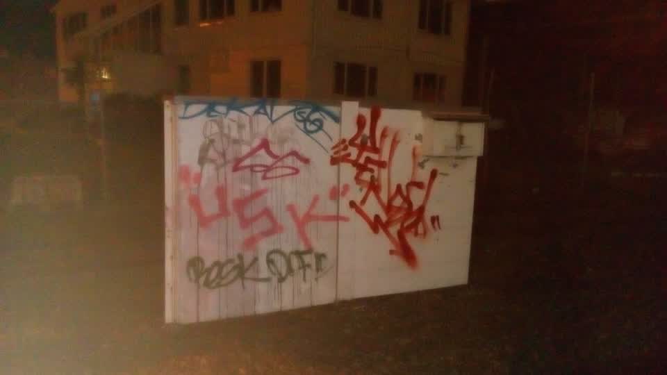 The photograph attached to this graffiti report