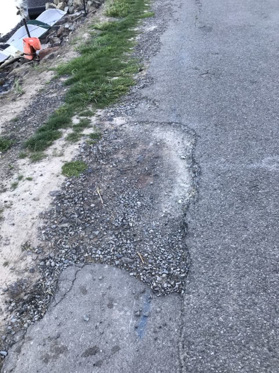 The photograph attached to this roading/streets report