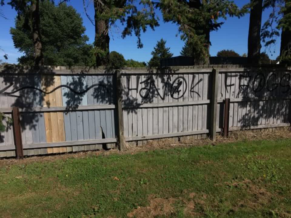 The photograph attached to this graffiti report