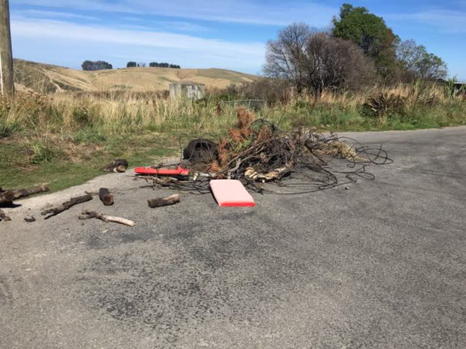 The photograph attached to this rubbish/recycling report