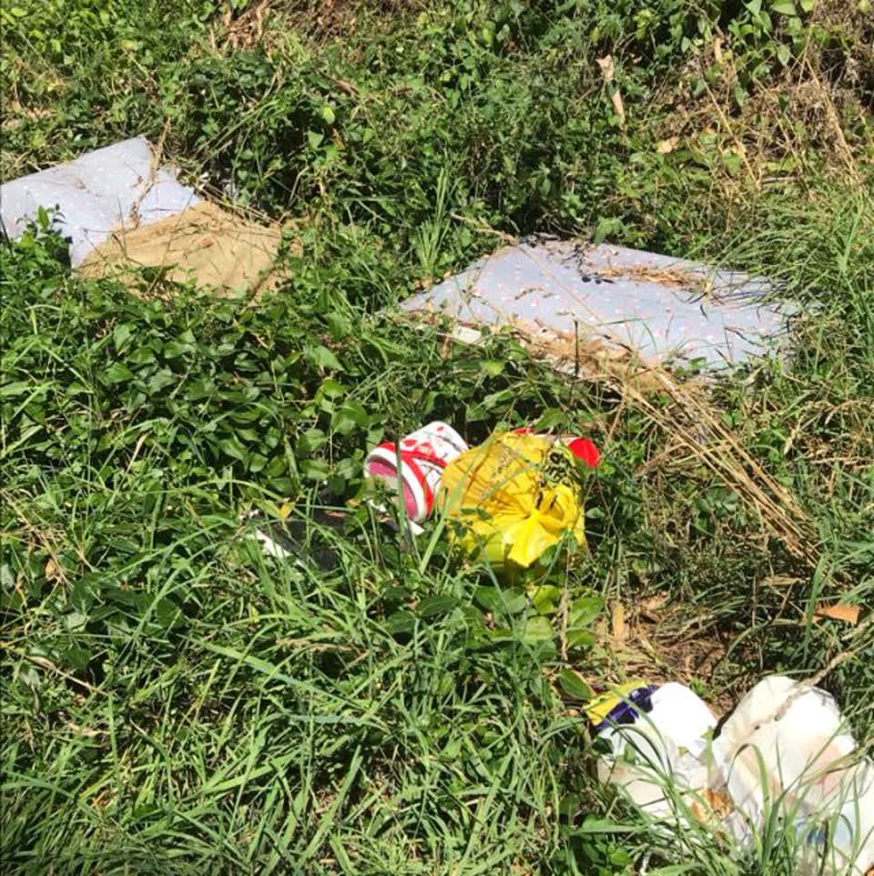 The photograph attached to this rubbish/recycling report