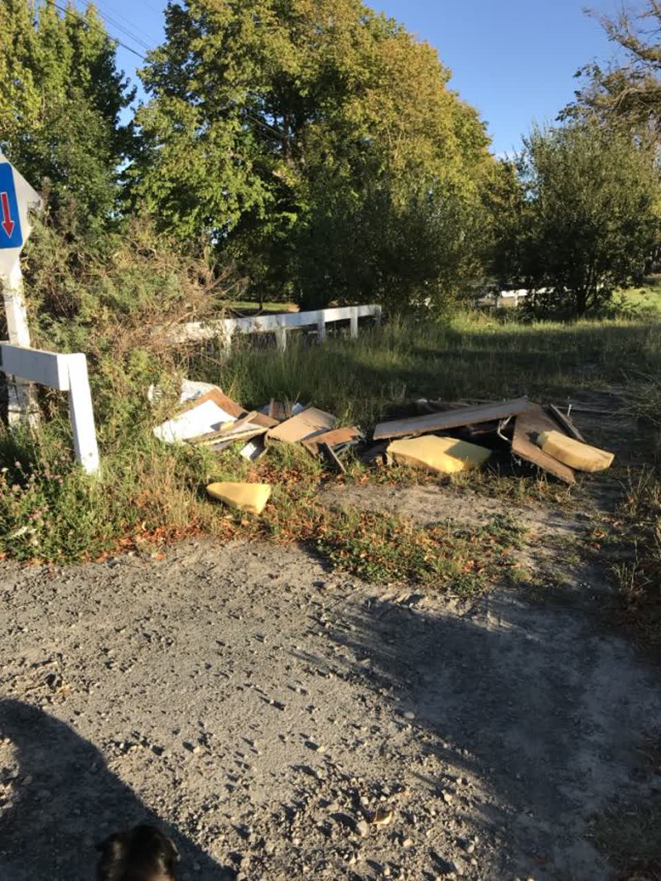 The photograph attached to this rubbish/recycling report