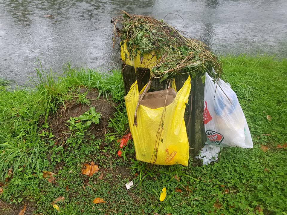 The photograph attached to this rubbish/recycling report