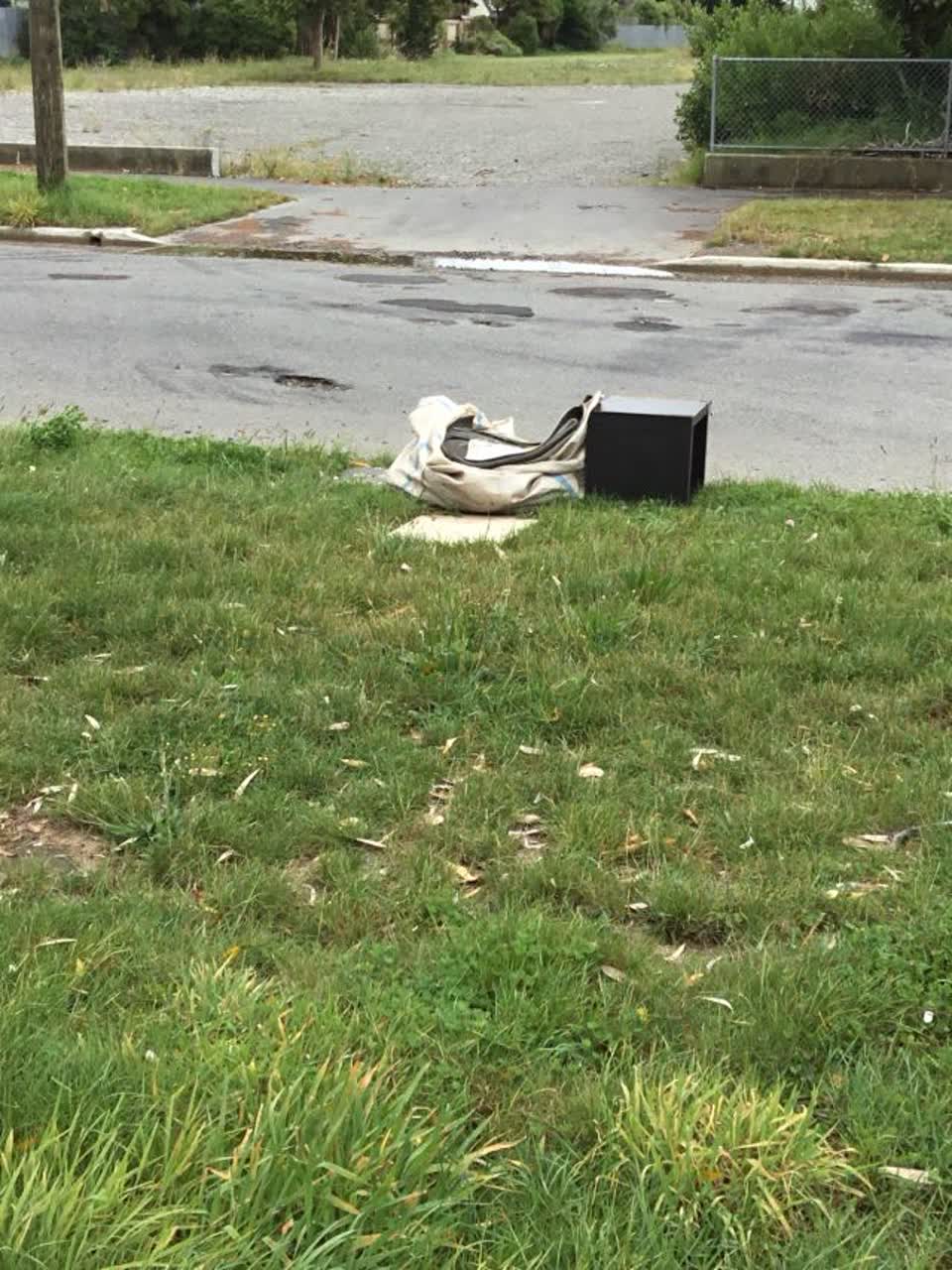 The photograph attached to this rubbish/recycling report