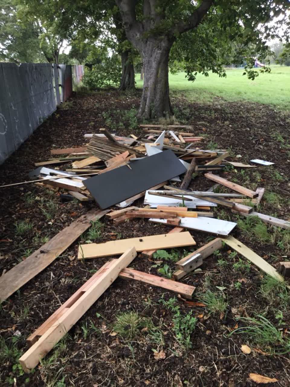 The photograph attached to this rubbish/recycling report