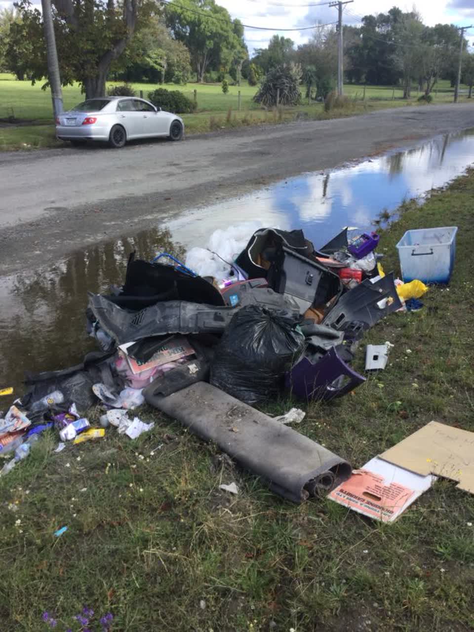 The photograph attached to this rubbish/recycling report