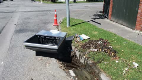 Rubbish/Recycling, a report photo