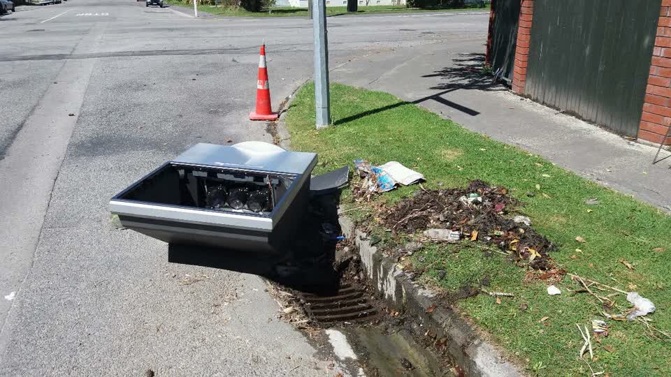 The photograph attached to this rubbish/recycling report