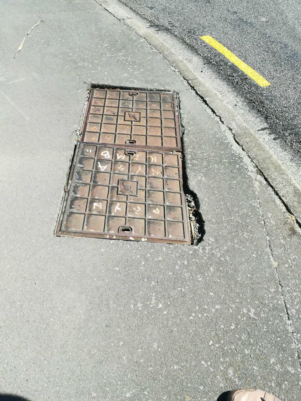 The photograph attached to this roading/streets report