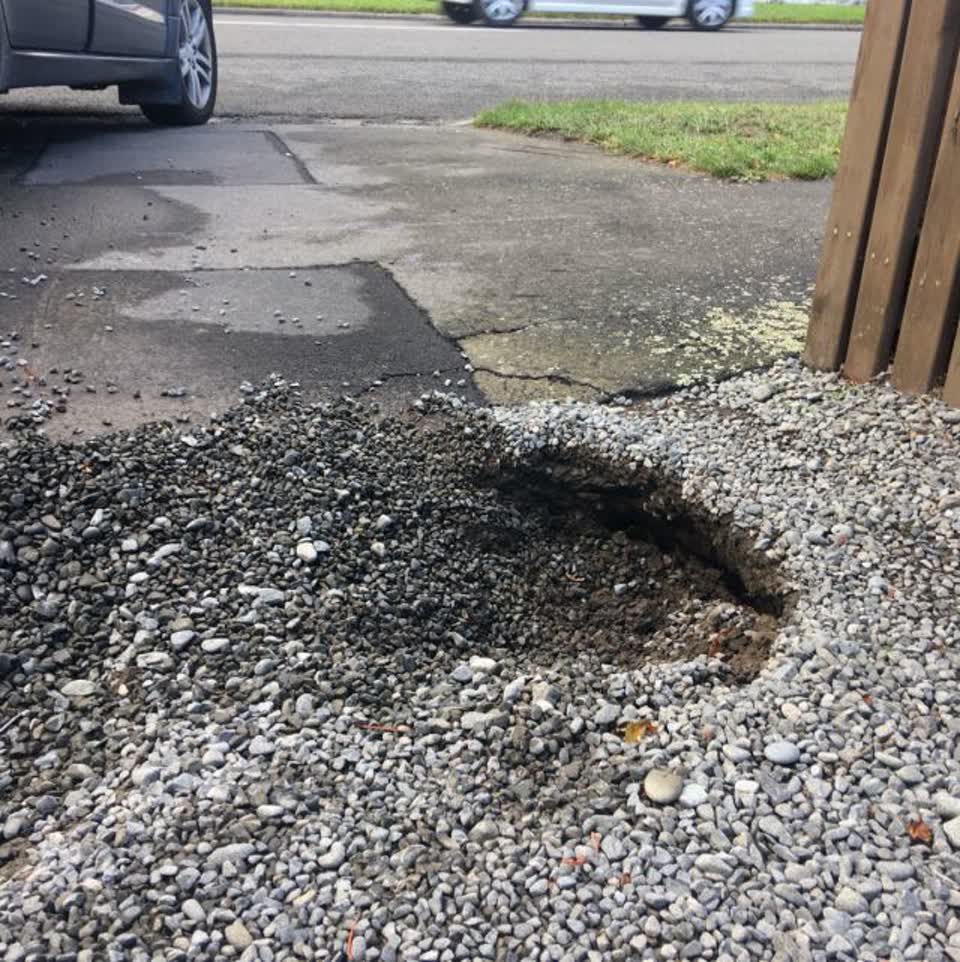 The photograph attached to this roading/streets report