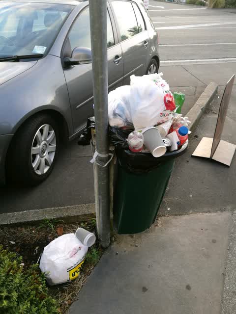 Rubbish/Recycling, a report photo