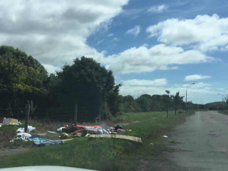 The photograph attached to this rubbish/recycling report