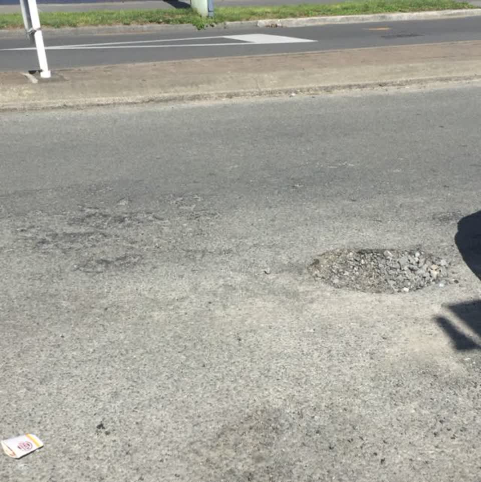 The photograph attached to this roading/streets report
