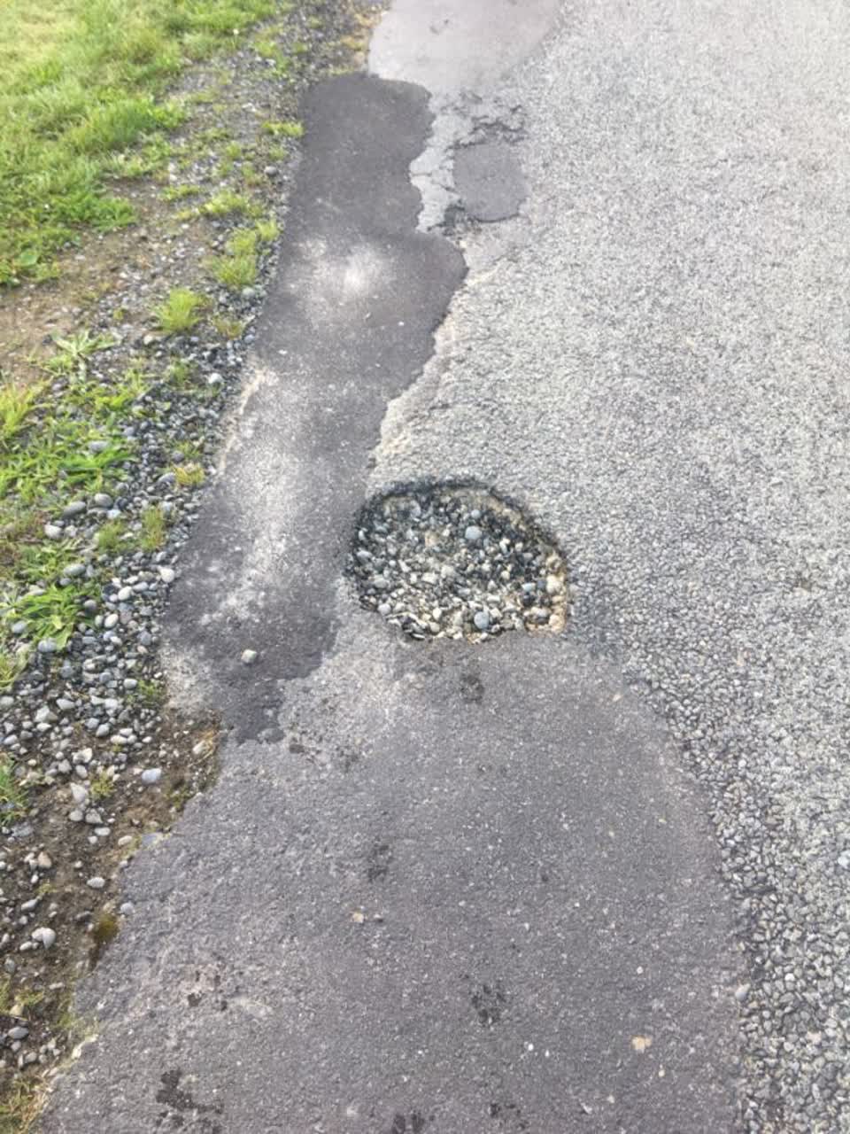 The photograph attached to this roading/streets report