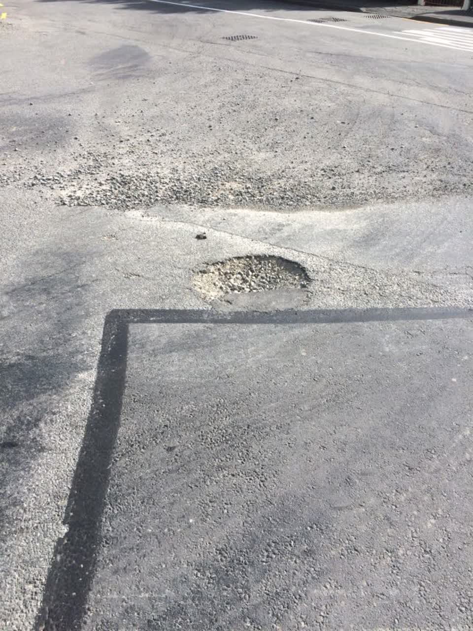 The photograph attached to this roading/streets report