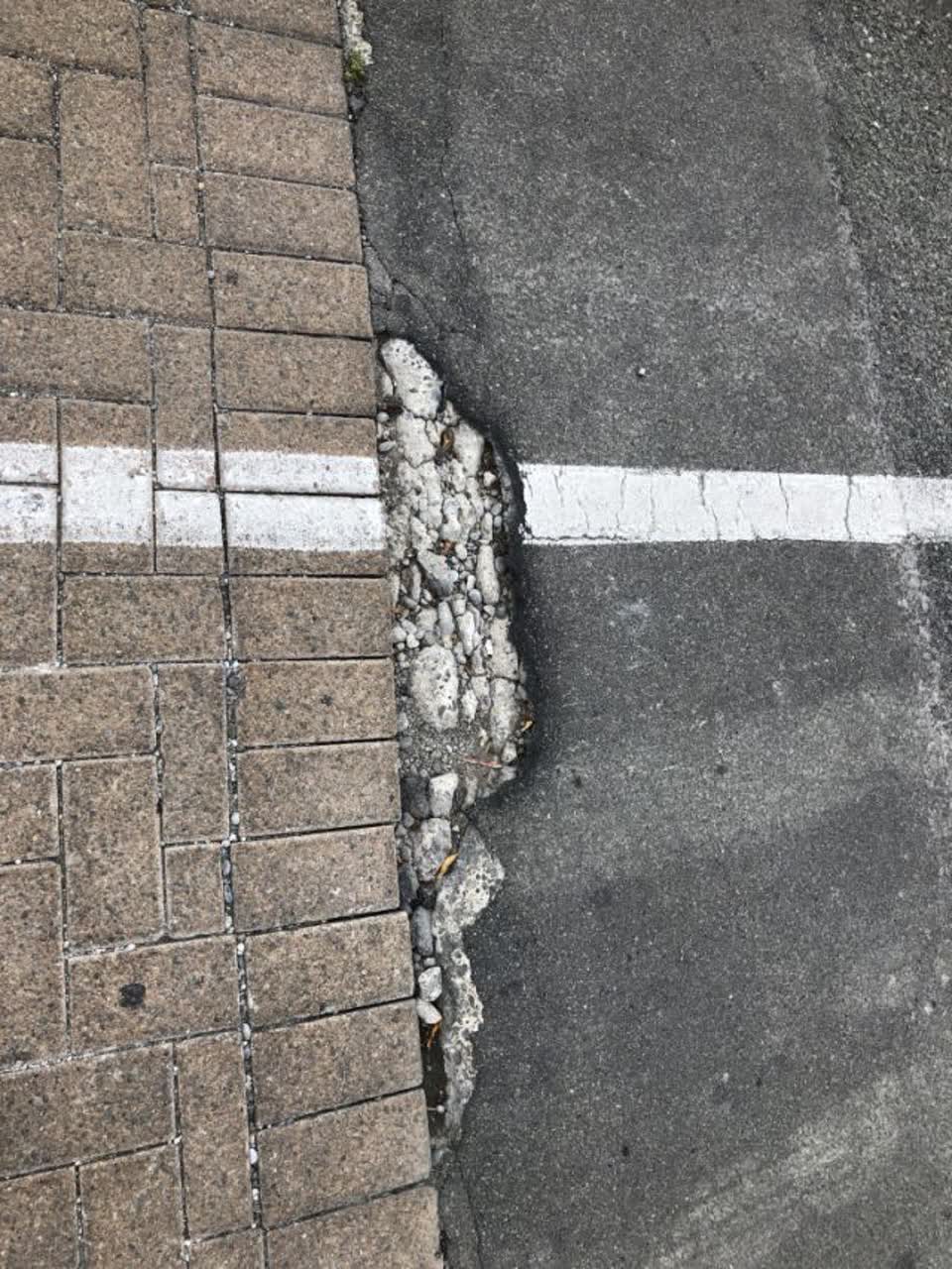 The photograph attached to this roading/streets report