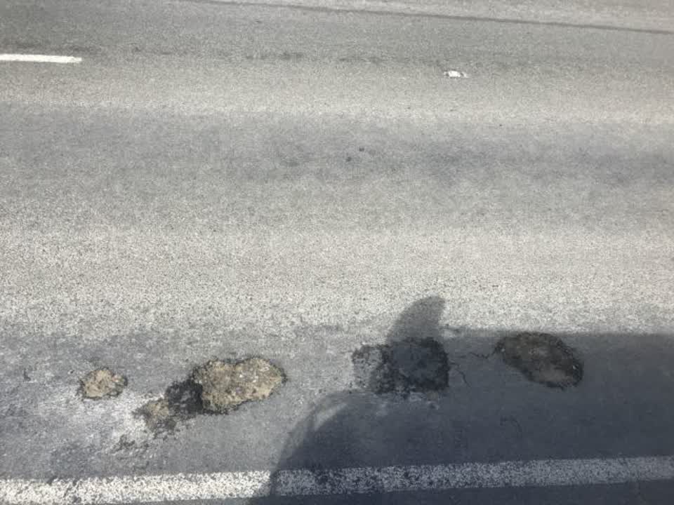 The photograph attached to this roading/streets report