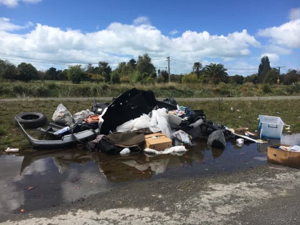 The photograph attached to this rubbish/recycling report