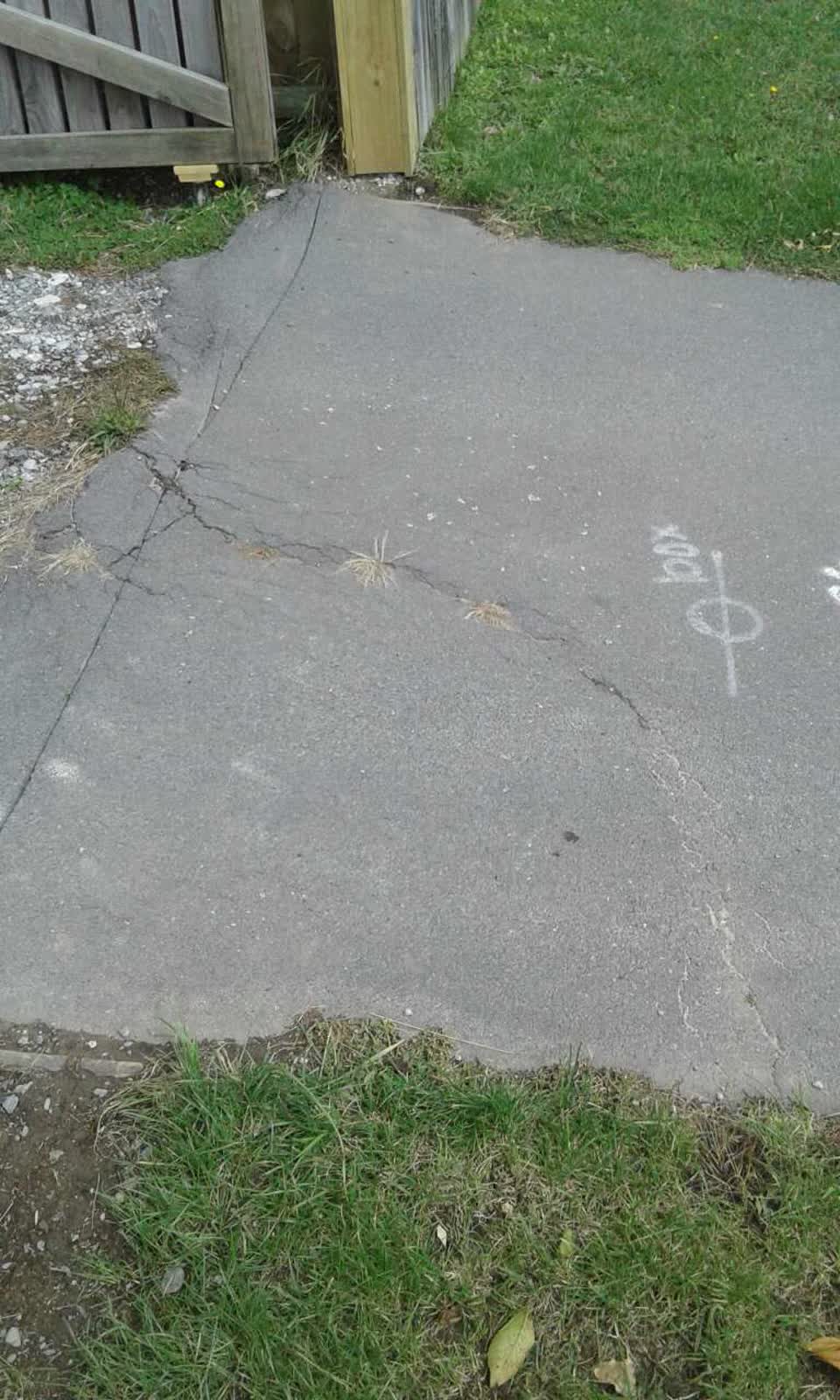 The photograph attached to this roading/streets report