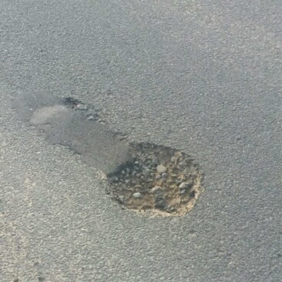 The photograph attached to this roading/streets report