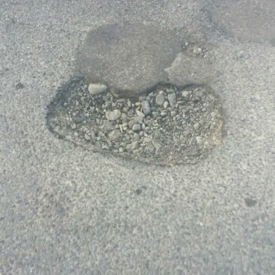 The photograph attached to this roading/streets report