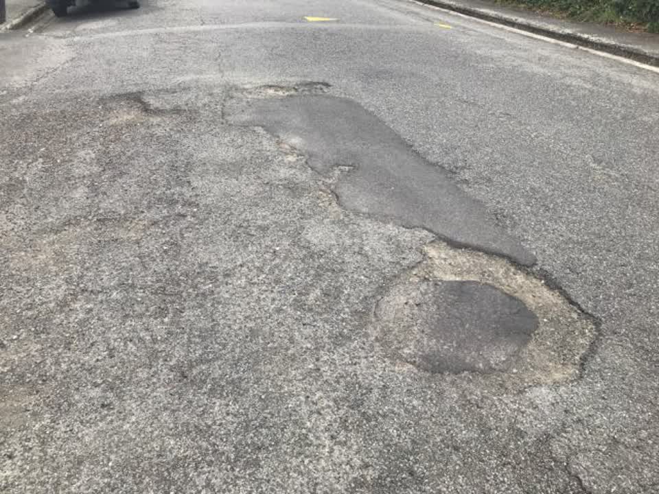 The photograph attached to this roading/streets report