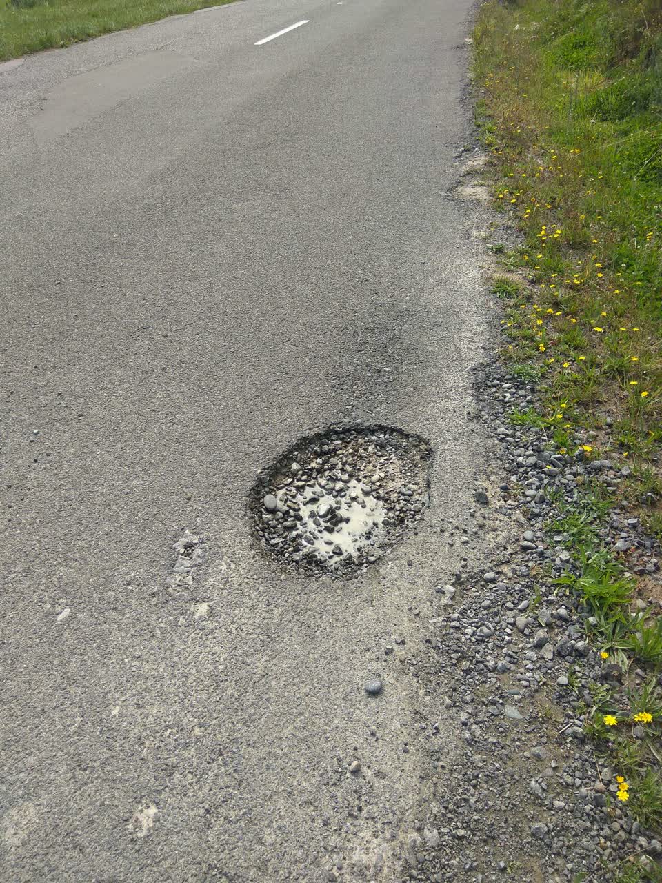 The photograph attached to this roading/streets report