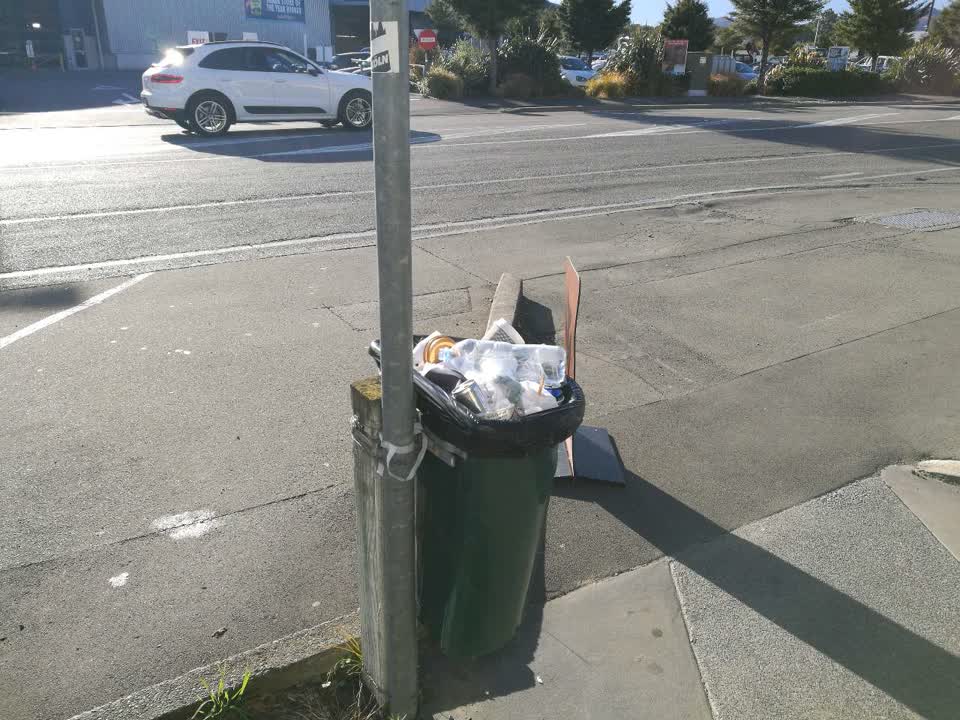 The photograph attached to this rubbish/recycling report