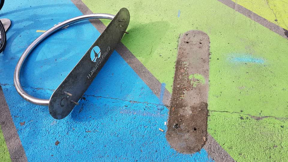 The photograph attached to this roading/streets report