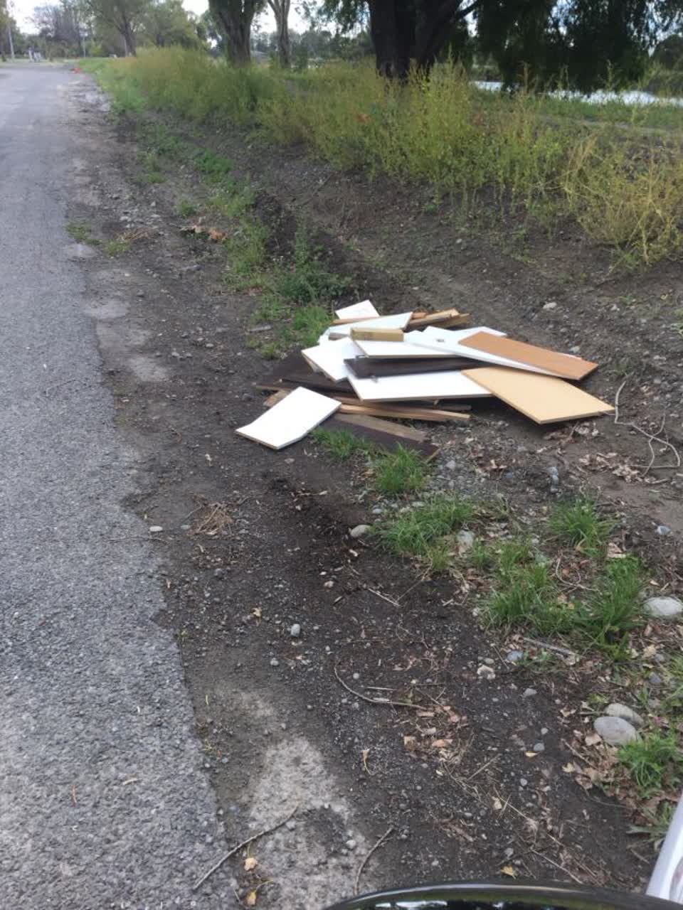 The photograph attached to this rubbish/recycling report
