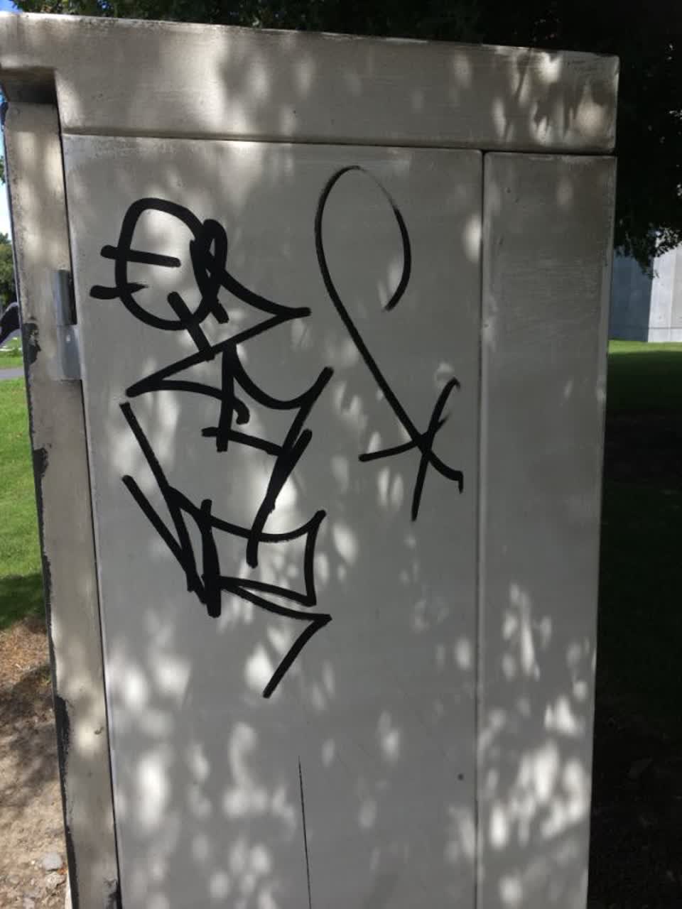 The photograph attached to this graffiti report