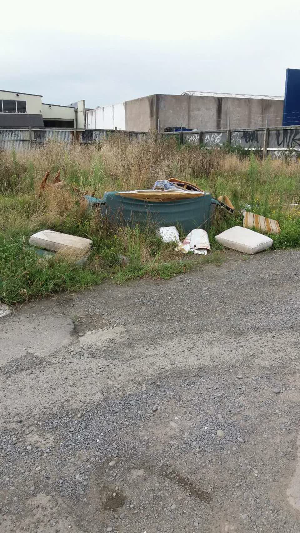The photograph attached to this rubbish/recycling report