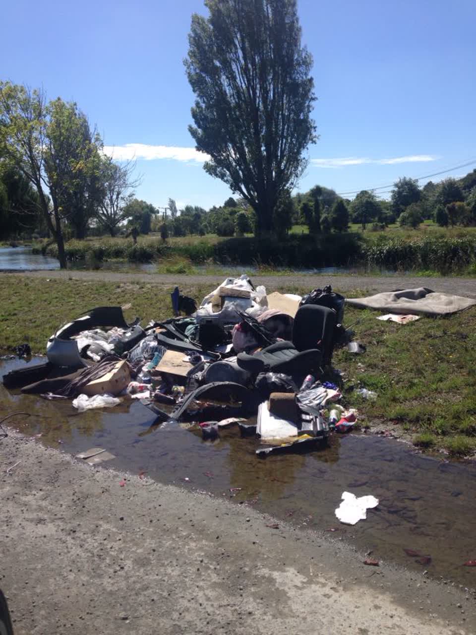 The photograph attached to this rubbish/recycling report
