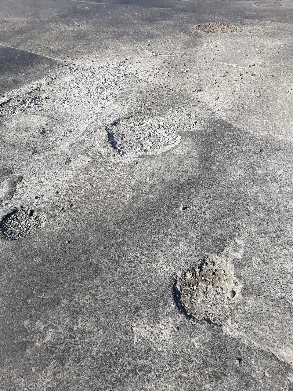 The photograph attached to this roading/streets report