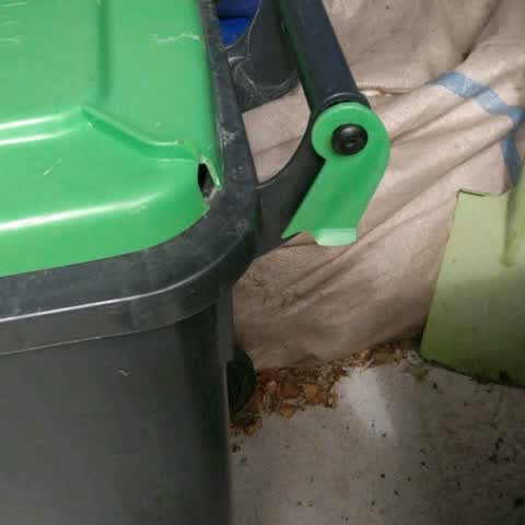 Rubbish/Recycling, a report photo