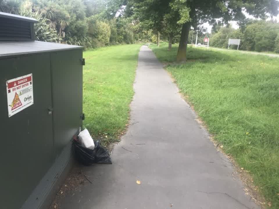 The photograph attached to this rubbish/recycling report