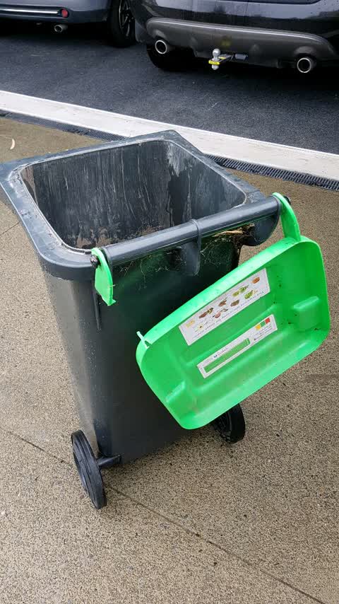 Rubbish/Recycling, a report photo