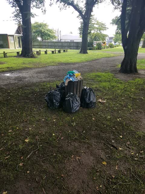 Rubbish/Recycling, a report photo