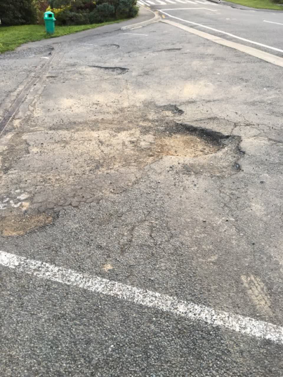 The photograph attached to this roading/streets report
