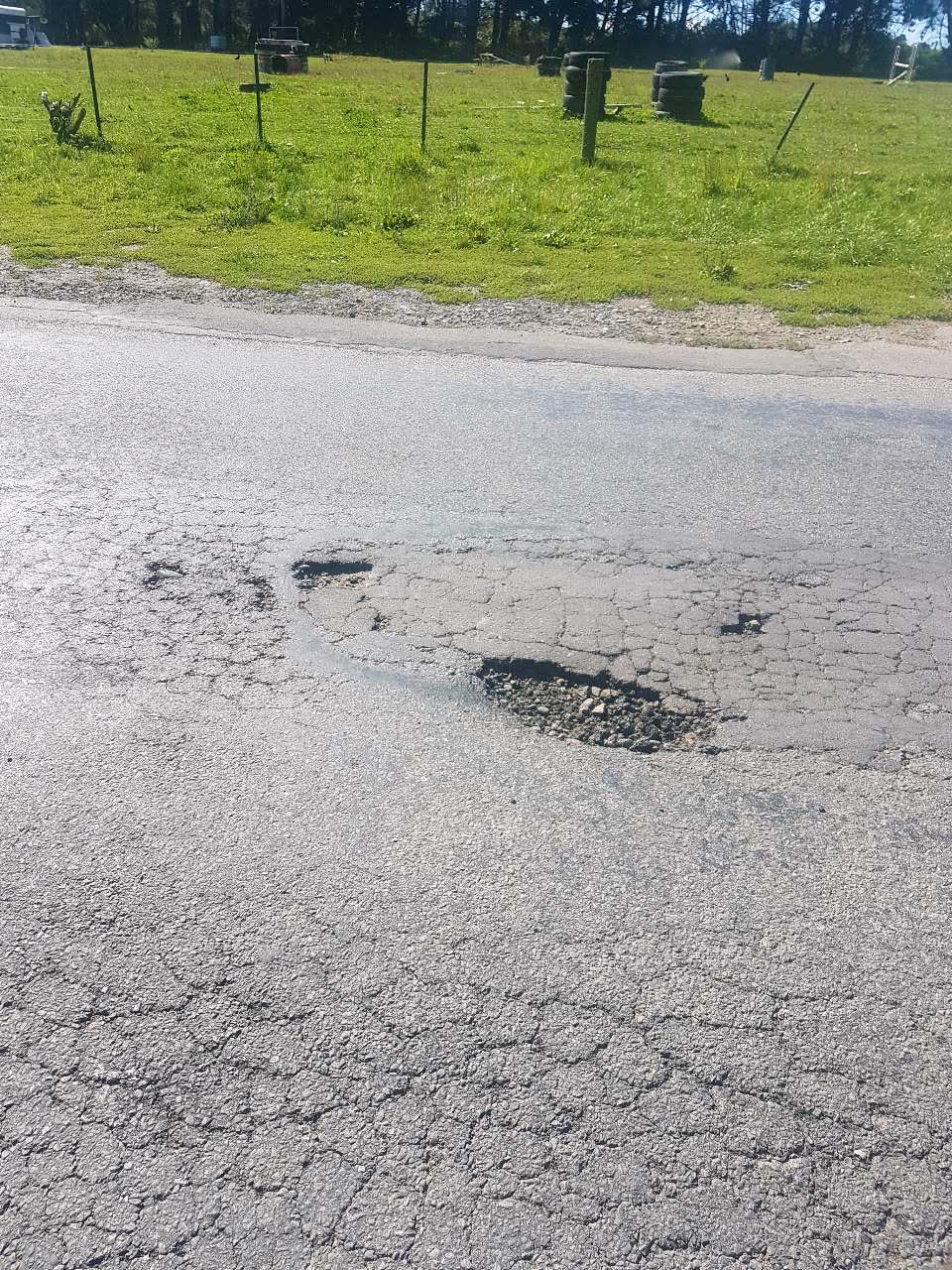 The photograph attached to this roading/streets report