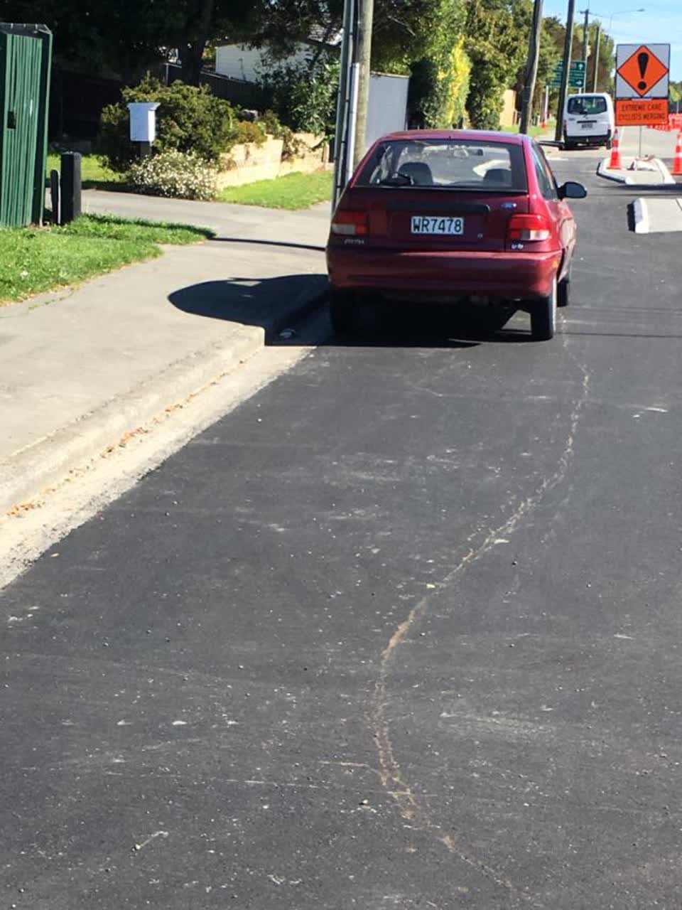 The photograph attached to this roading/streets report